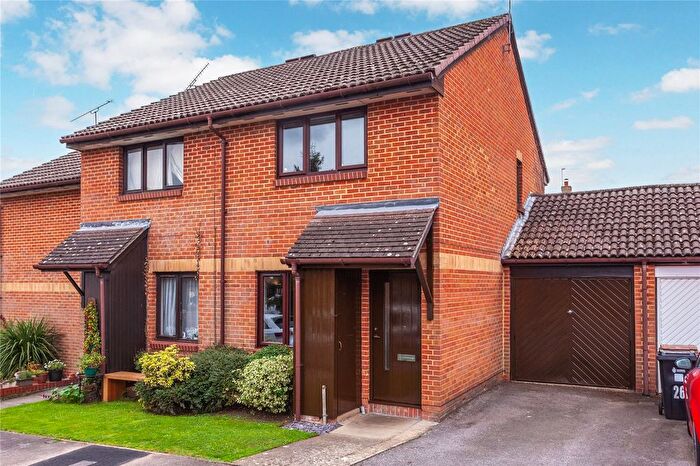 2 Bedroom Semi Detached House For Sale In Harrison Close, Twyford, Berkshire, RG10