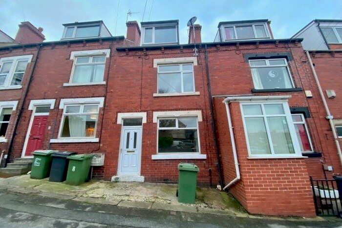 4 Bedroom Terraced House To Rent In Featherbank Grove, Leeds LS18