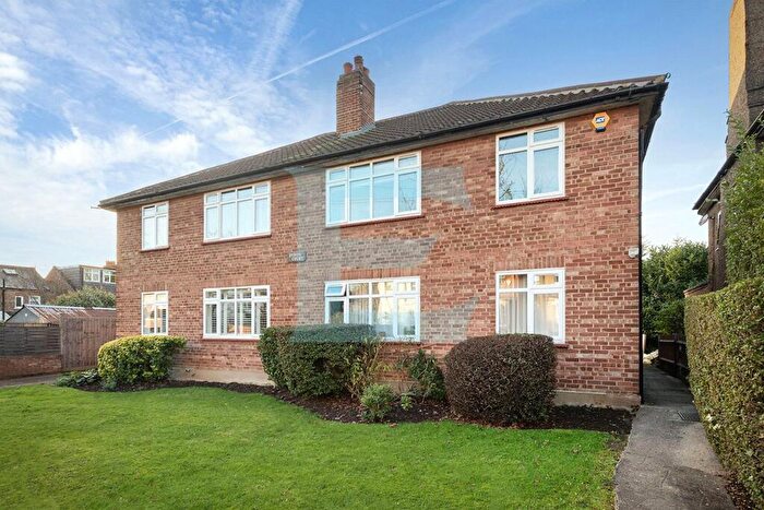 2 Bedroom Maisonette For Sale In Byron Court, Byron Road, Mill Hill, London, NW7