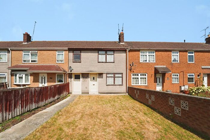 3 Bedroom Terraced House For Sale In Queens Drive, Swindon, SN3