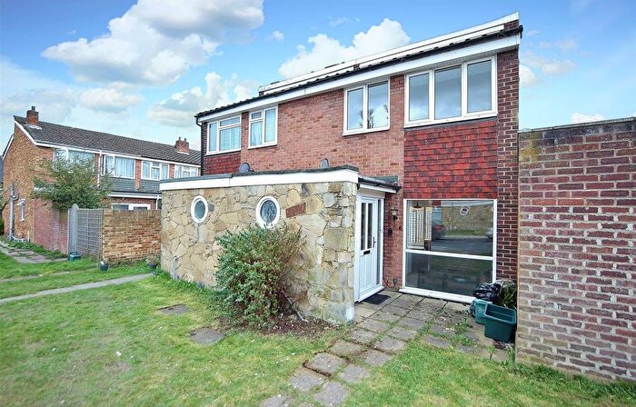 3 Bedroom End Of Terrace House To Rent In Moreton Avenue, Isleworth, TW7