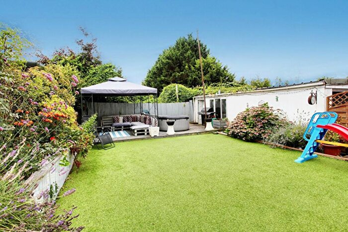 4 Bedroom Semi Detached House For Sale In Templeton Avenue, Llanishen, CF14