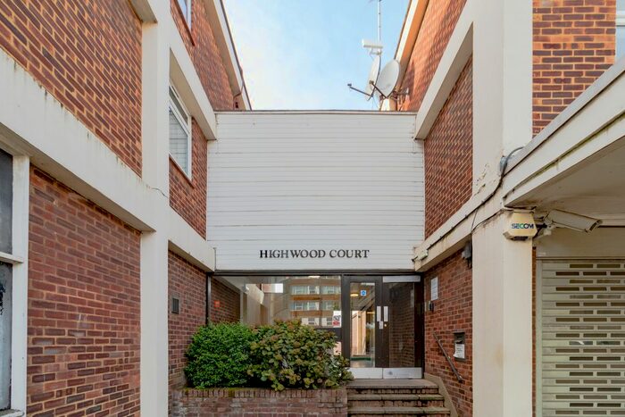 2 Bedroom Flat To Rent In High Road, Finchley, N12