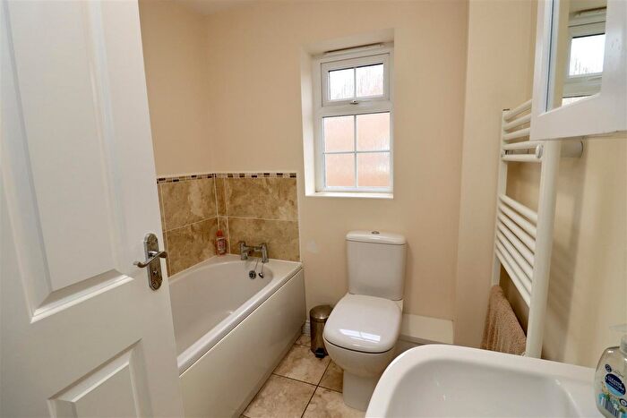 3 Bedroom End Of Terrace House For Sale In Beech Close, Market Weighton, York, YO43