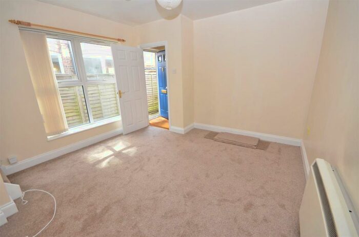 2 Bedroom Maisonette To Rent In Frederick Street, Luton, LU2