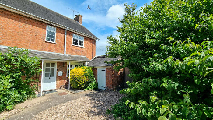 3 Bedroom Semi-Detached House For Sale In Coventry Road, Marton, CV23