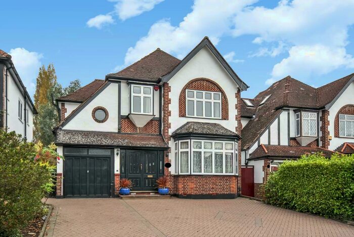 5 Bedroom Detached House To Rent In Edgware, Harrow, HA8