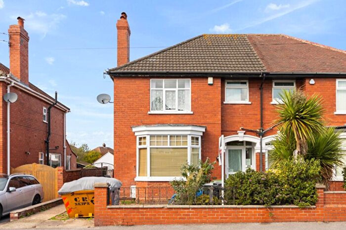 3 Bedroom Semi-Detached House For Sale In Littlefield Lane, Grimsby, DN34