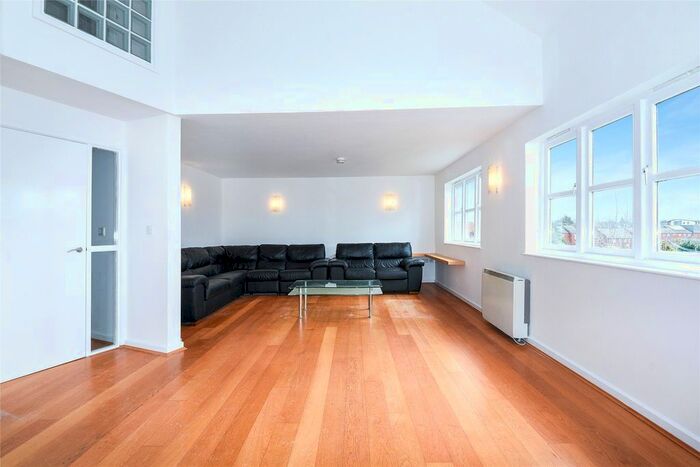 2 Bedroom Flat To Rent In Kennet Walk, Reading, Berkshire, RG1