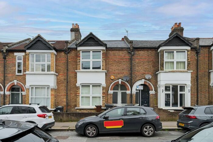 1 Bedroom Flat To Rent In Hartington Road, St James Street, Walthamstow, London, E17