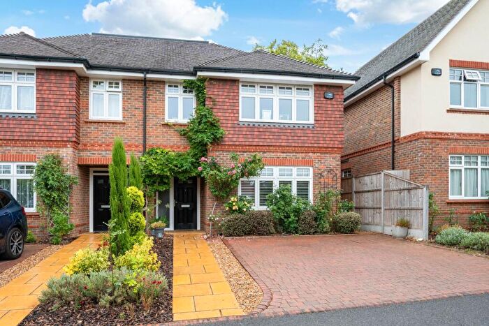 4 Bedroom Semi Detached House To Rent In Linnet Close, Epsom, KT17