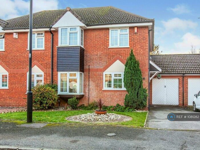 2 Bedroom Semi-Detached House To Rent In Cooper Way, Slough, SL1