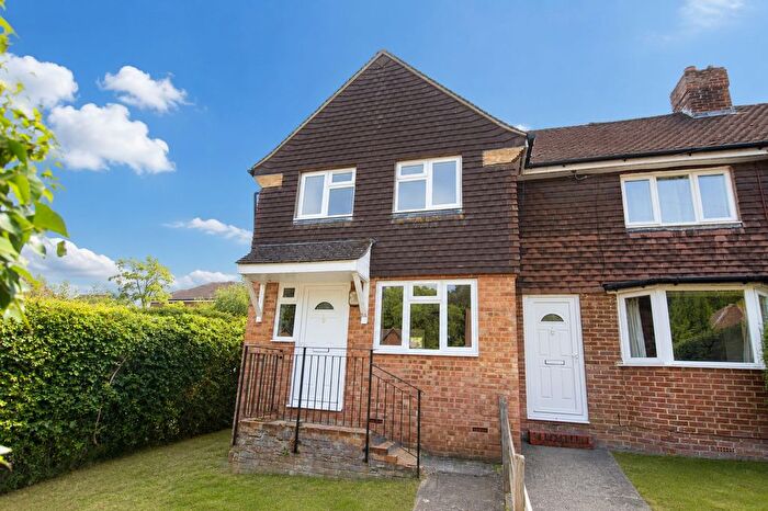 2 Bedroom Semi Detached House For Sale In Vernon Way, Guildford, GU2