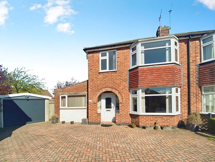 3 Bedroom Semi Detached House To Rent In Vernon Road, York, YO30