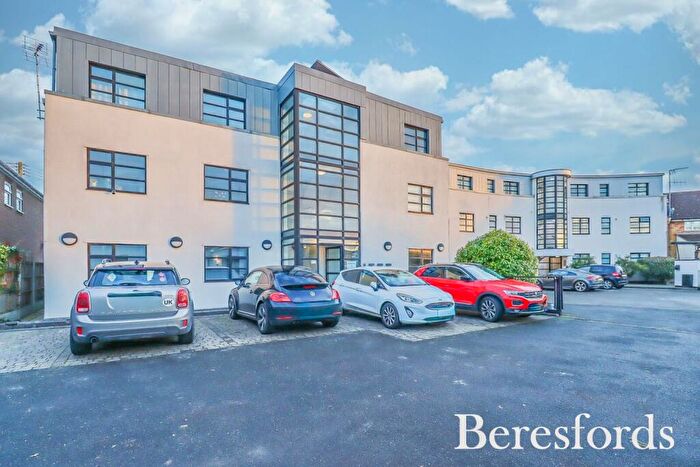 2 Bedroom Apartment For Sale In Camellia Close, West Horndon, CM13