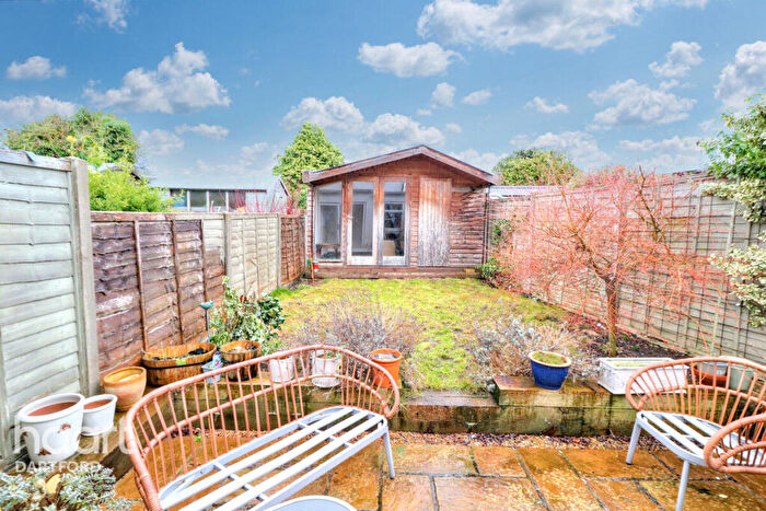 2 Bedroom End Of Terrace House To Rent In Ivy Close, Dartford, DA1