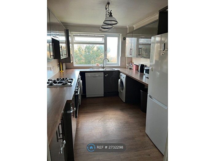 2 Bedroom Flat To Rent In Hayes, London, UB3