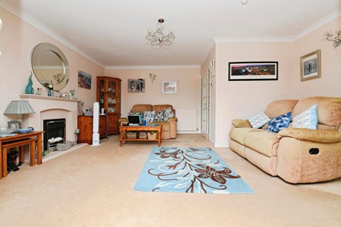 2 Bedroom Bungalow For Sale In Winbrook Close, Rayleigh, Essex, SS6