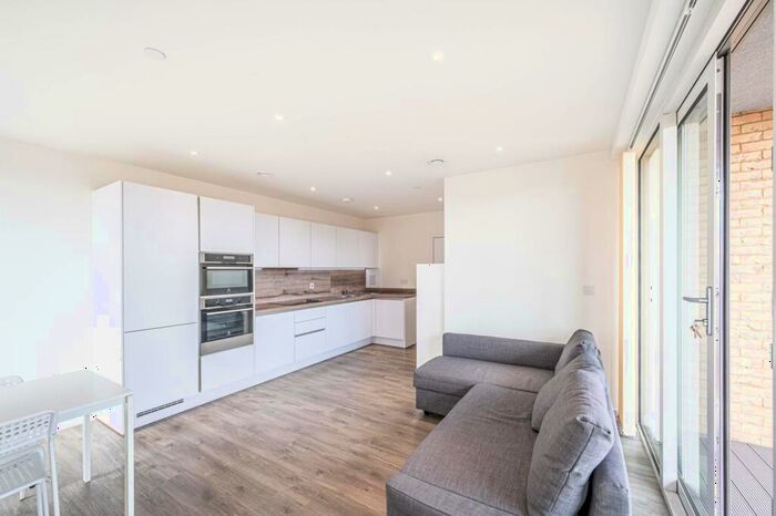 2 Bedroom Flat To Rent In Moorhen Drive, Hendon, London, NW9