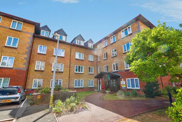 2 Bedroom Flat For Sale In Barkers Court, Sittingbourne, Kent, ME10