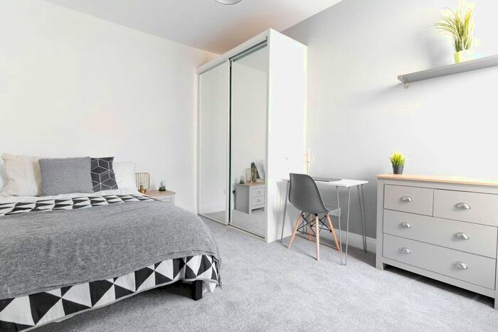 5 Bedroom Detached House To Rent In Orchard Road, Southsea, Hampshire, PO4