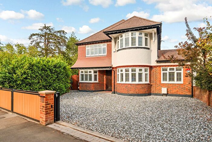 4 Bedroom Detached House To Rent In Hersham Road, Walton-On-Thames, KT12