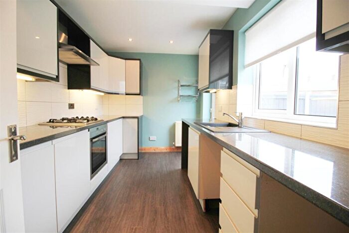 4 Bedroom Semi-Detached House To Rent In Richards Close, Audenshaw, Manchester, M34