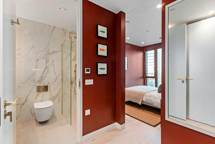 2 Bedroom Apartment To Rent In The Arc, City Road, London, EC1V