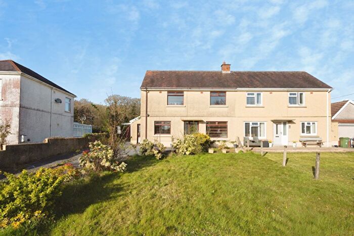 3 Bedroom Semi-Detached House For Sale In Argoed Crescent, Trimsaran, Kidwelly, Carmarthenshire, SA17