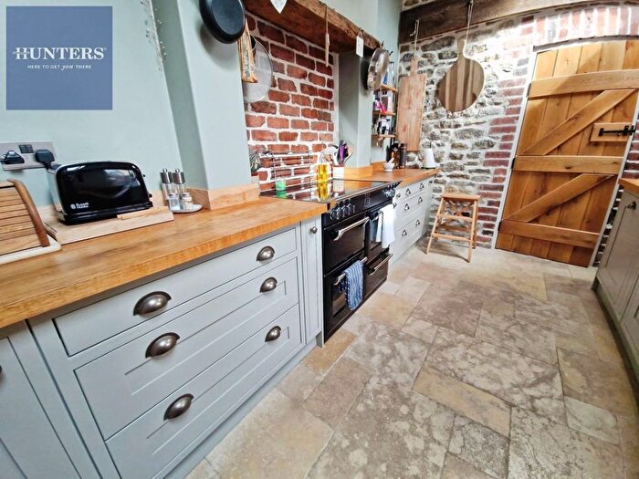 2 Bedroom Cottage For Sale In Treoes, Bridgend, CF35