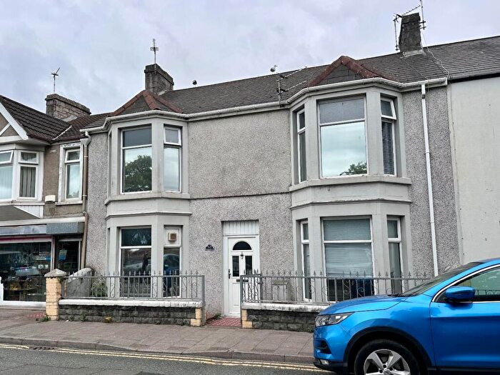 4 Bedroom Terraced House For Sale In New Road, Porthcawl, Bridgend County Borough, CF36