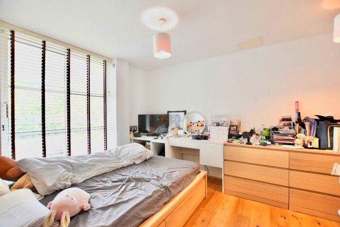 2 Bedroom Apartment To Rent In Barrier Point Road, E16