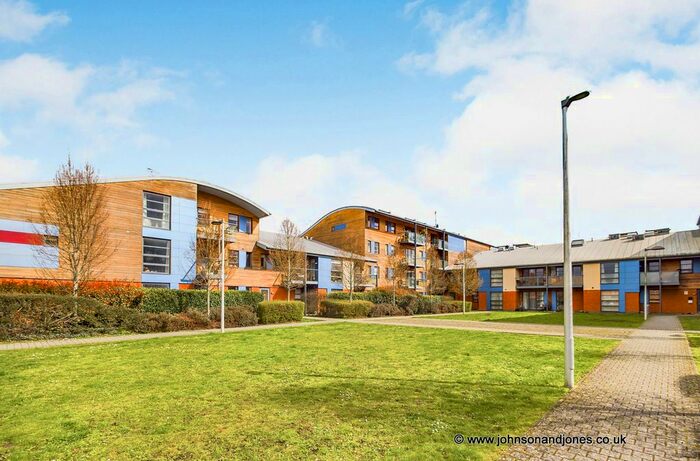 2 Bedroom Flat To Rent In Pretoria Road, Chertsey, KT16