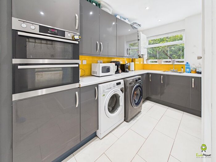 4 Bedroom Semi Detached House For Sale In Hillingdon Road, Bexleyheath, Kent, DA7