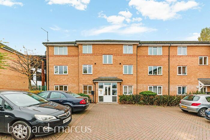 1 Bedroom Flat For Sale In Beaver Close, Morden, SM4
