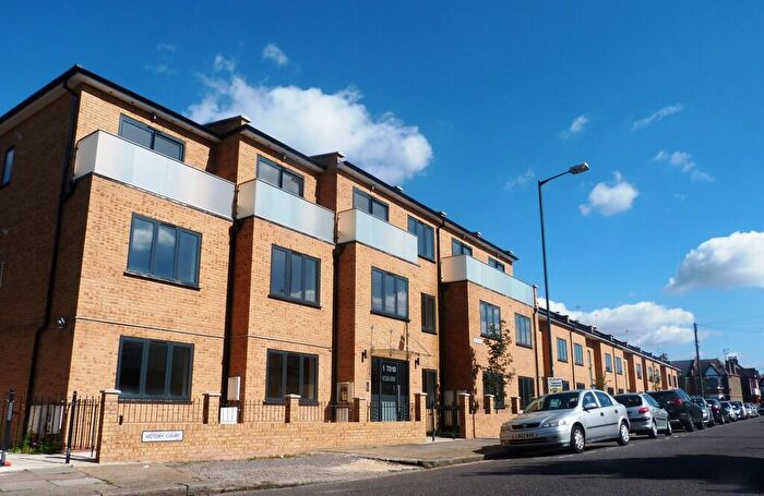 2 Bedroom Flat To Rent In Victory Court, Litchfield Gardens, Willesden, London, NW10