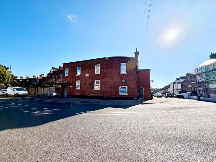 2 Bedroom Flat To Rent In Dumpton Park Drive, Ramsgate, CT11