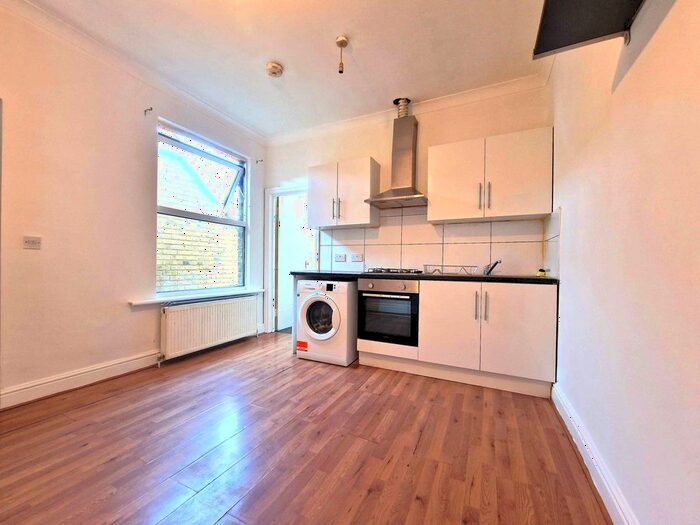 1 Bedroom Flat To Rent In Southsea Road, Kingston Upon Thames, KT1
