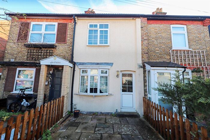 2 Bedroom Property For Sale In Heath Road, Hillingdon, UB10