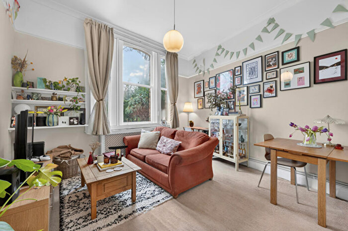 1 Bedroom Apartment To Rent In Penn Road, Islington, London, N7