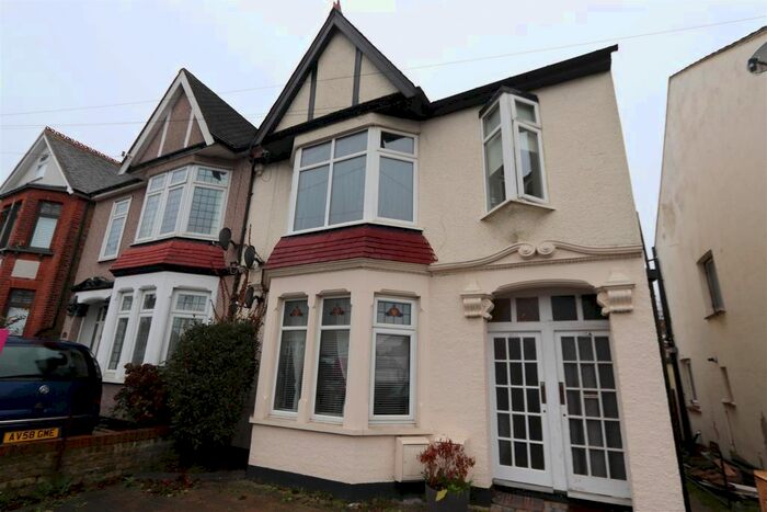 1 Bedroom Flat To Rent In Leighton Avenue, Leigh-On-Sea, SS9