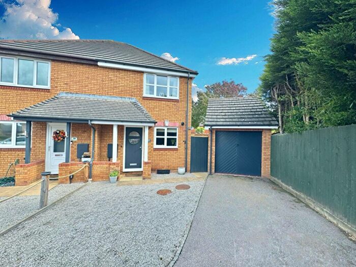 2 Bedroom Semi-Detached House To Rent In Melbourne Close, Nuneaton, CV11