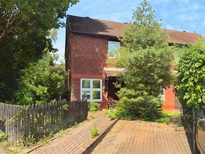 2 Bedroom House To Rent In Hawthorne Place, Epsom, Surrey, KT17