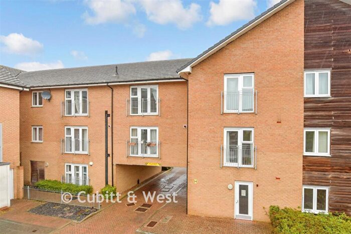 1 Bedroom Flat For Sale In Heron Way, Wallington, Surrey, SM6
