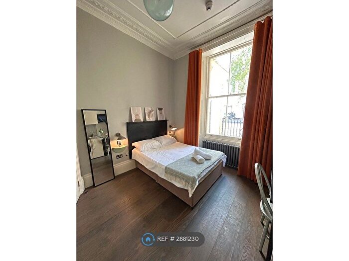 Studio To Rent In Hazel Court, London, W2