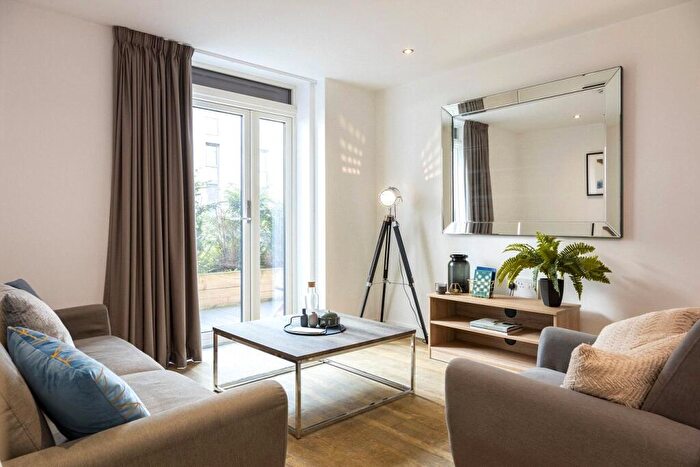 2 Bedroom Apartment To Rent In Exchange Square, The Priory Queensway, Birmingham, West Midlands, B4