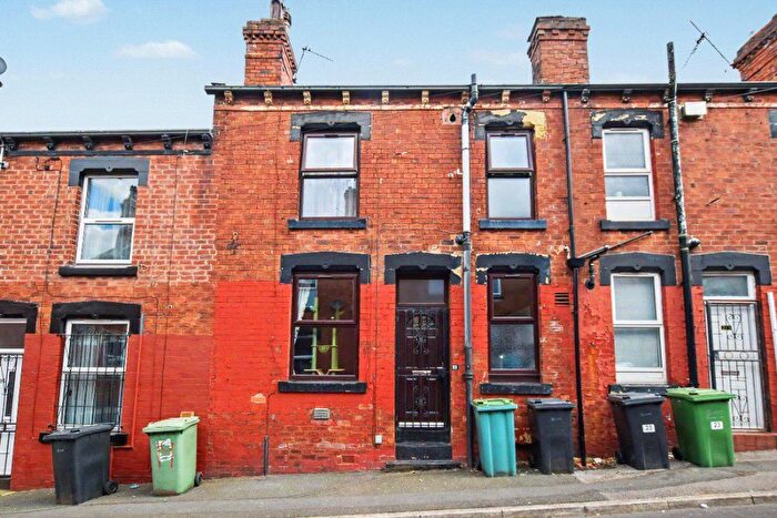 1 Bedroom Terraced House For Sale In Aviary Grove, Leeds, West Yorkshire, LS12