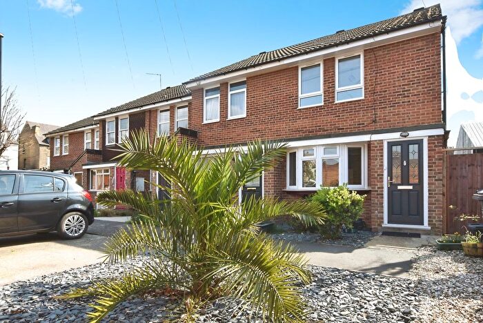 2 Bedroom End Of Terrace House To Rent In Saracen Close, Croydon, CR0