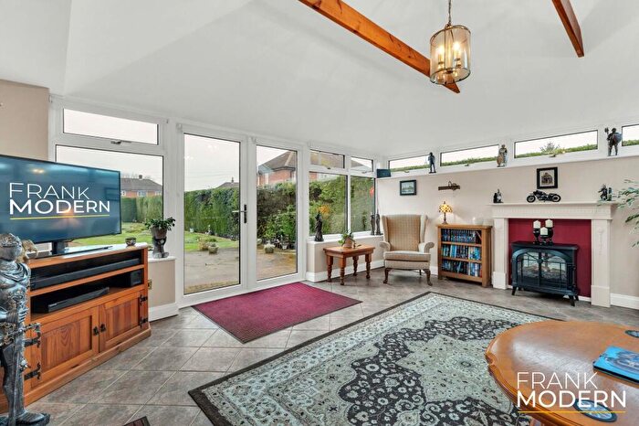 4 Bedroom Detached Bungalow For Sale In Seas End Road, Moulton Seas End, PE12