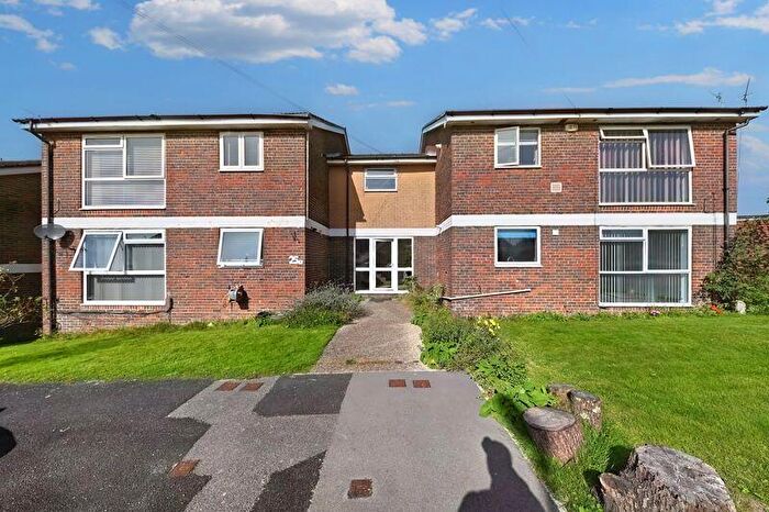 2 Bedroom Flat To Rent In Claire Gardens, Horndean, PO8